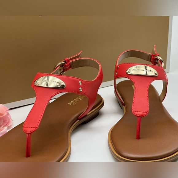 Michael Kors Women\'s MK Plate Leather Flat Thong Sandals Size 7